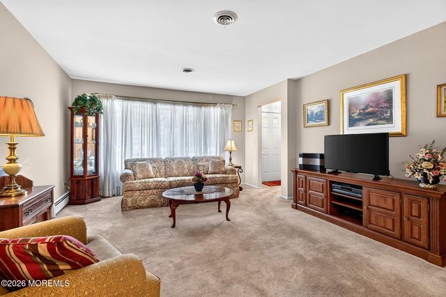 33 Auburn Road, Toms River, NJ 08757