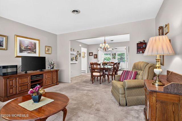 33 Auburn Road, Toms River, NJ 08757
