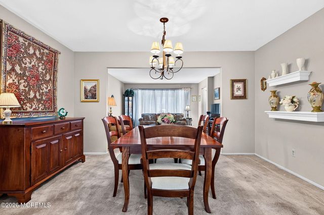 33 Auburn Road, Toms River, NJ 08757