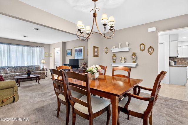 33 Auburn Road, Toms River, NJ 08757