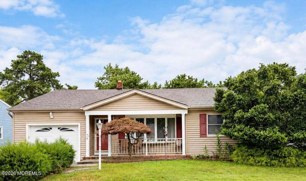 33 Auburn Road, Toms River, NJ 08757