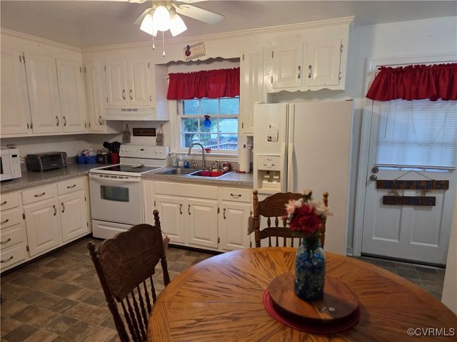 4402 Toccoa Ter, Sandston, VA 23150