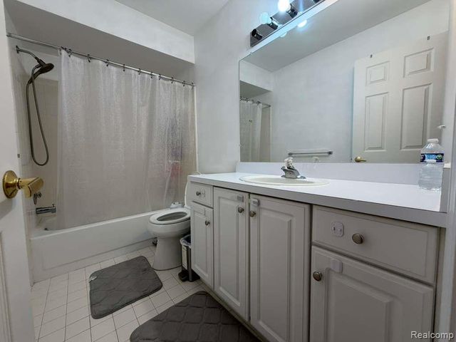1154 Bluebird Drive, Rochester Hills, MI 48307