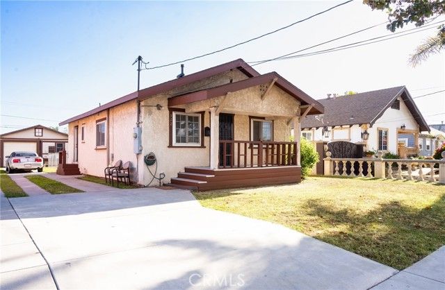 522 W Hillcrest Boulevard, Inglewood, CA 90301