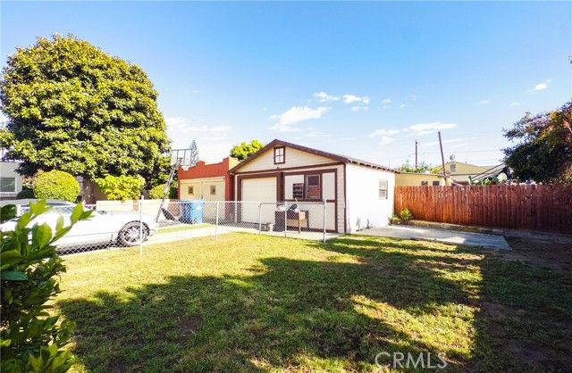 522 W Hillcrest Boulevard, Inglewood, CA 90301