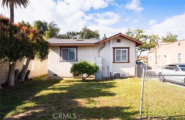 522 W Hillcrest Boulevard, Inglewood, CA 90301