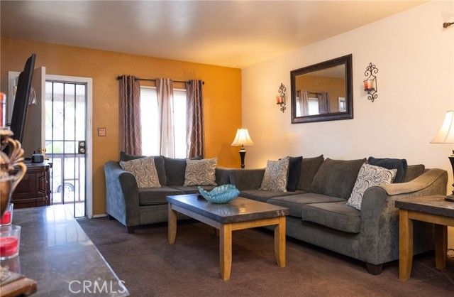 522 W Hillcrest Boulevard, Inglewood, CA 90301