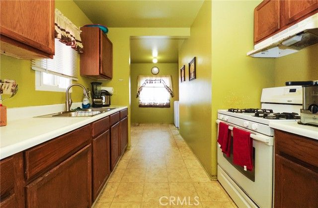 522 W Hillcrest Boulevard, Inglewood, CA 90301