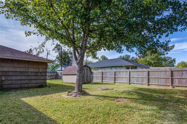 412 Yorkshire Avenue, Pasadena, TX 77503