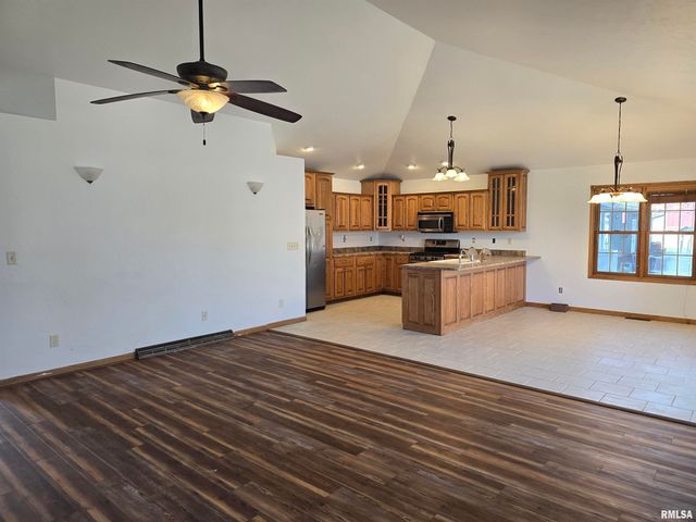 70 BANYAN Drive, Canton, IL 61520