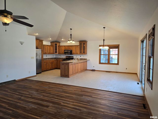 70 BANYAN Drive, Canton, IL 61520