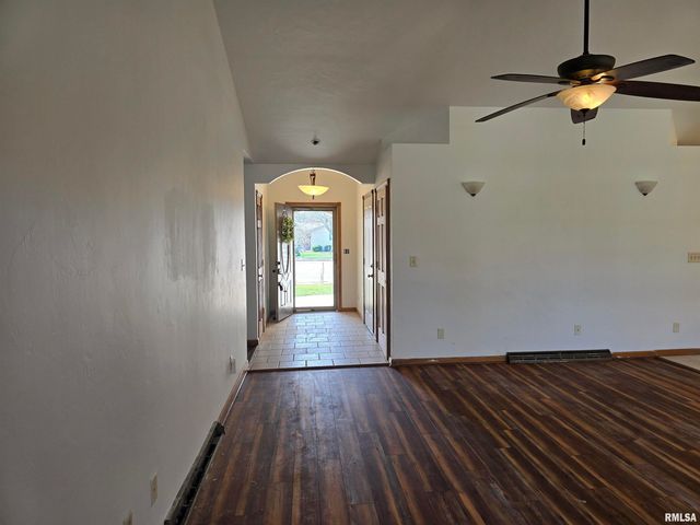 70 BANYAN Drive, Canton, IL 61520