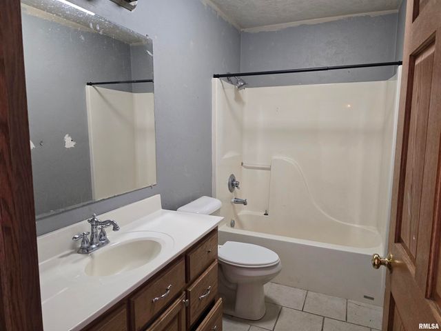 70 BANYAN Drive, Canton, IL 61520