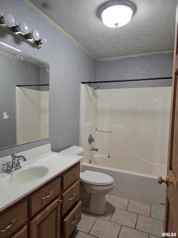 70 BANYAN Drive, Canton, IL 61520