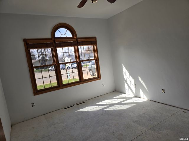 70 BANYAN Drive, Canton, IL 61520