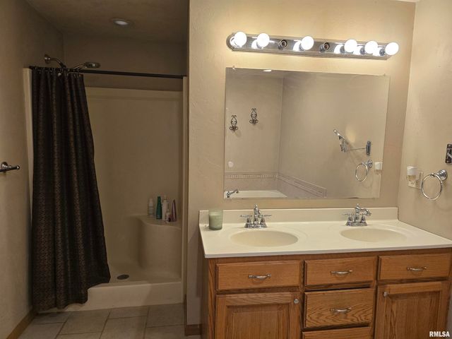 70 BANYAN Drive, Canton, IL 61520