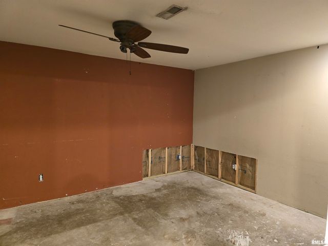 70 BANYAN Drive, Canton, IL 61520