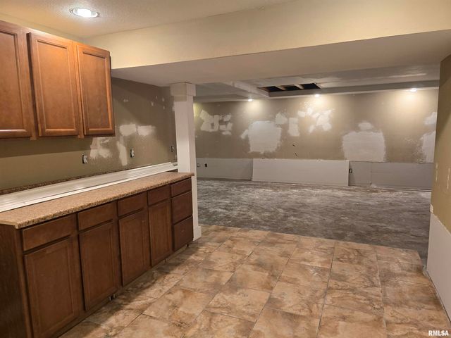 70 BANYAN Drive, Canton, IL 61520