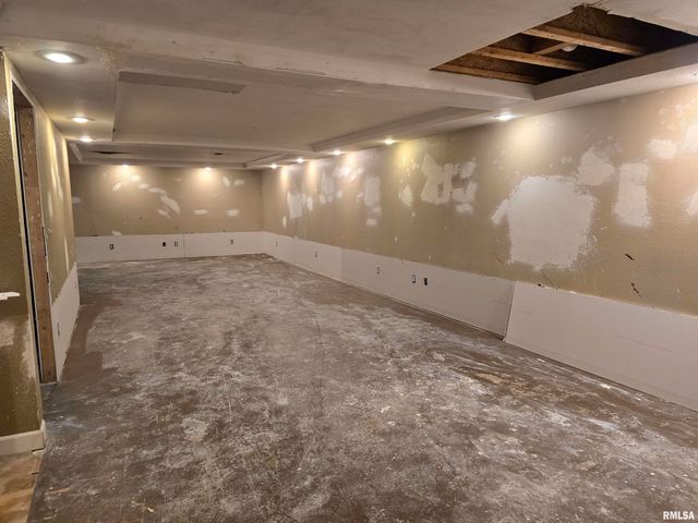 70 BANYAN Drive, Canton, IL 61520