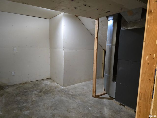 70 BANYAN Drive, Canton, IL 61520