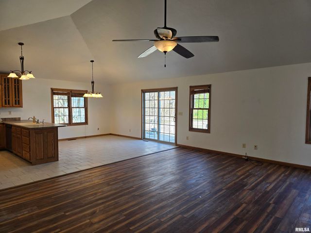 70 BANYAN Drive, Canton, IL 61520