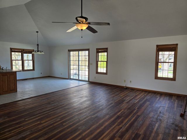 70 BANYAN Drive, Canton, IL 61520