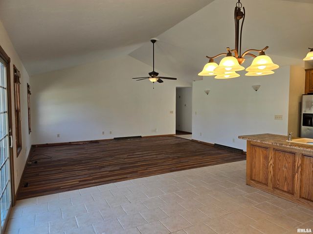 70 BANYAN Drive, Canton, IL 61520