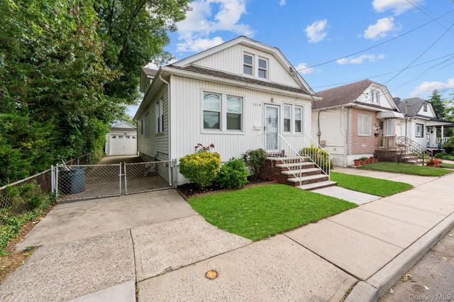 1318 Scimitar Avenue, Elmont, NY 11003