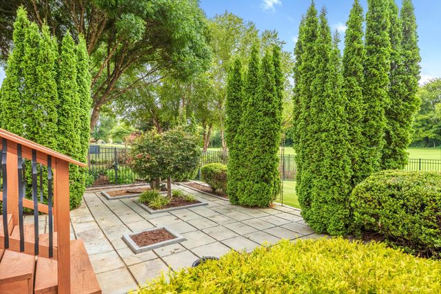 8233 Double Eagle Court, Ooltewah, TN 37363