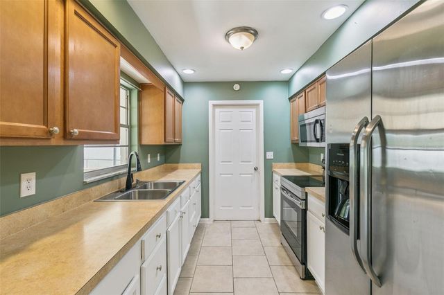 111 AMIGOS ROAD, Debary, FL 32713