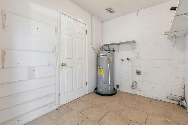 111 AMIGOS ROAD, Debary, FL 32713