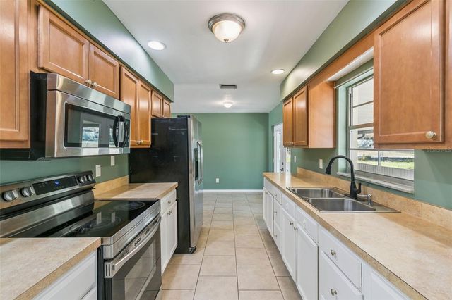 111 AMIGOS ROAD, Debary, FL 32713