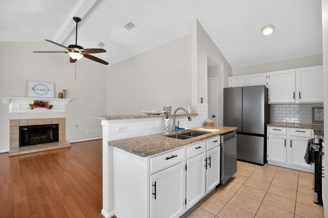 30 Camberwell Court, The Woodlands, TX 77380