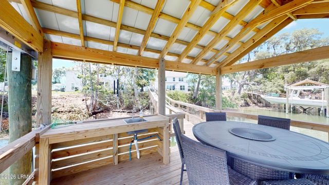 1270 Windswept Oak Lane, Beaufort, SC 29902