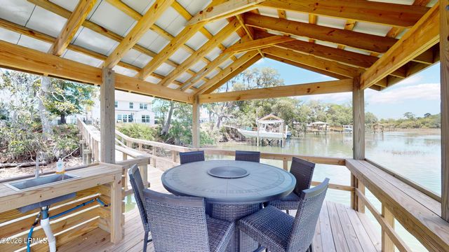 1270 Windswept Oak Lane, Beaufort, SC 29902