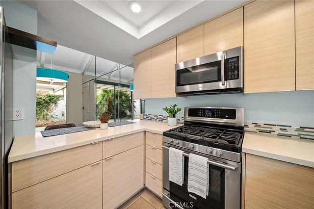 2343 Miramonte Circle W D, Palm Springs, CA 92264