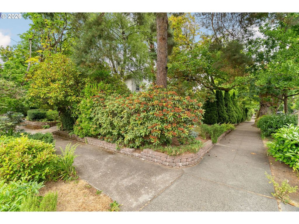 2116 Ne 18TH Ave, Portland, OR 97212