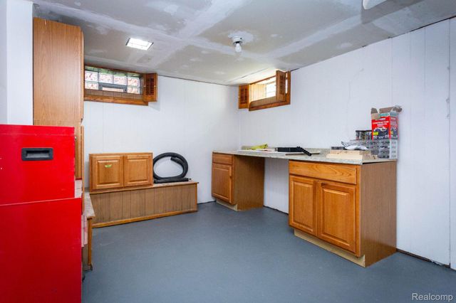 9572 Beaverland, Detroit, MI 48239