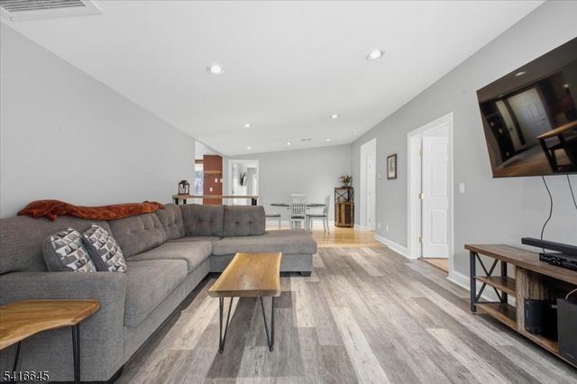 20 Summerfield Rd, White Twp., NJ 07823