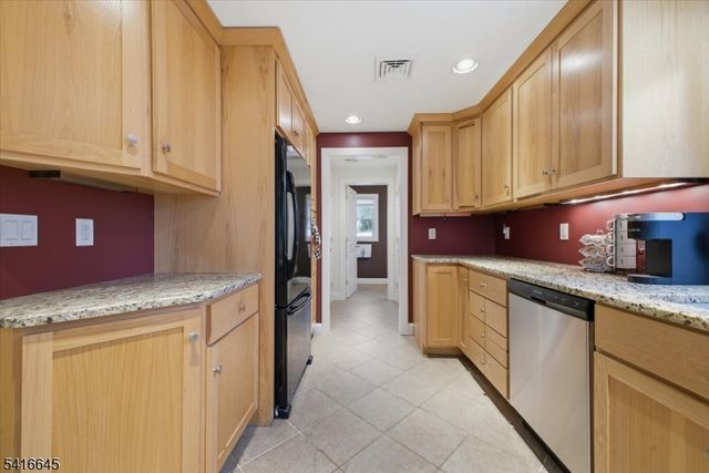 20 Summerfield Rd, White Twp., NJ 07823