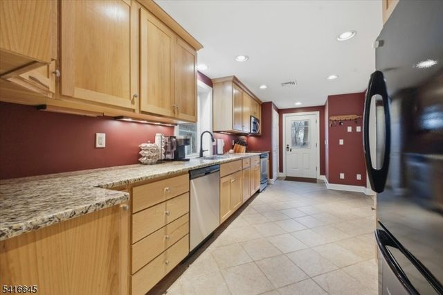 20 Summerfield Rd, White Twp., NJ 07823