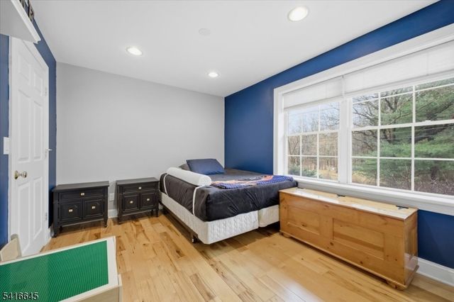 20 Summerfield Rd, White Twp., NJ 07823