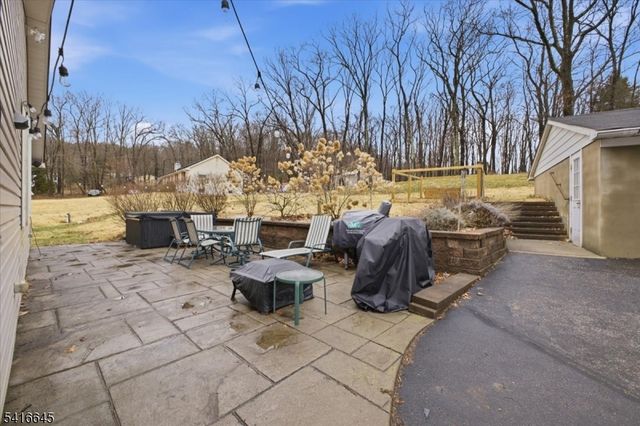 20 Summerfield Rd, White Twp., NJ 07823