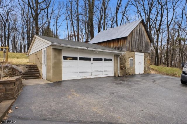 20 Summerfield Rd, White Twp., NJ 07823