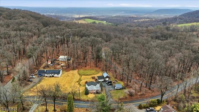 20 Summerfield Rd, White Twp., NJ 07823