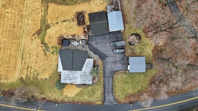 20 Summerfield Rd, White Twp., NJ 07823