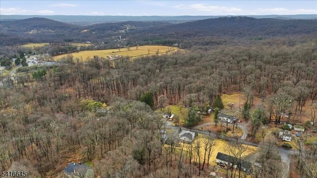 20 Summerfield Rd, White Twp., NJ 07823