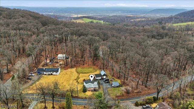 20 Summerfield Rd, White Twp., NJ 07823