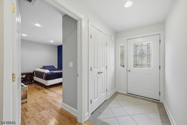 20 Summerfield Rd, White Twp., NJ 07823