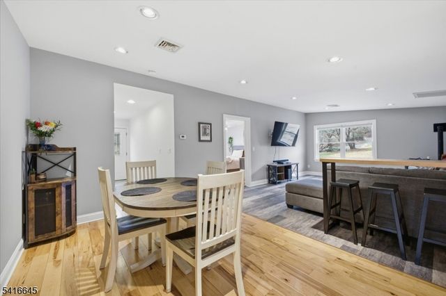 20 Summerfield Rd, White Twp., NJ 07823